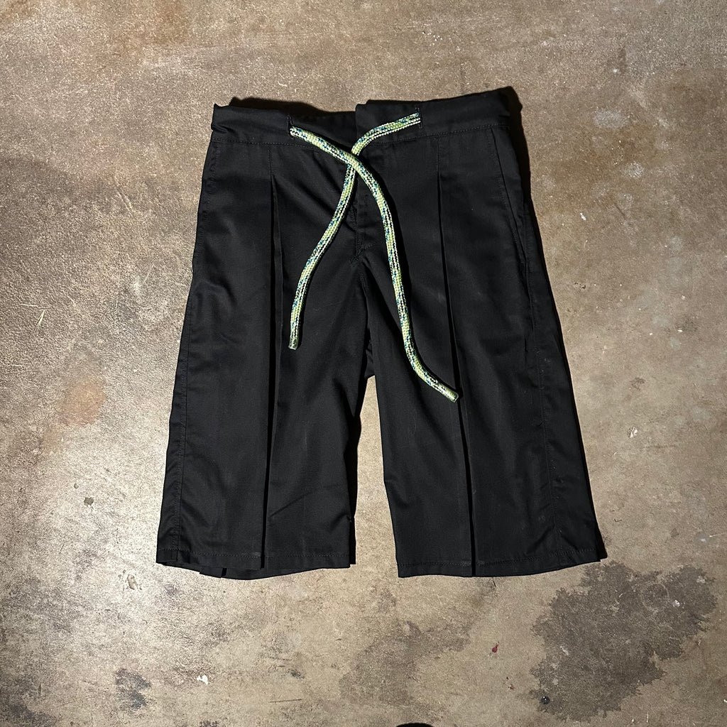 center pleat short