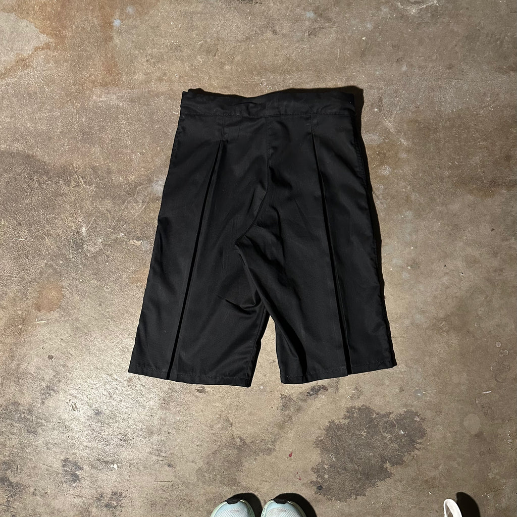 center pleat short
